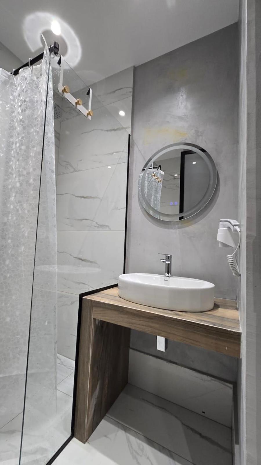 Tirent Apartment-modern Bedrooms Near Liqeni I Thate Apartamento *