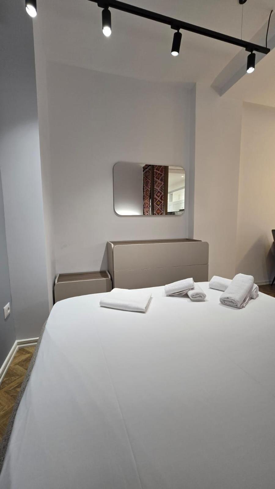 Tirent Apartment-modern Bedrooms Near Liqeni I Thate Tirana